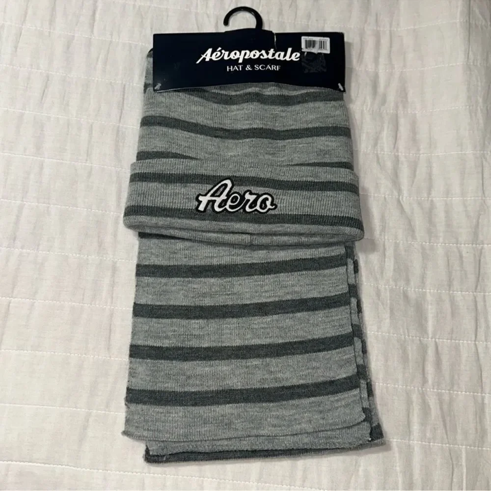 Aeropostale OS Gray Silver White Logo Stripes Knit Hat & Scarf Gift Set